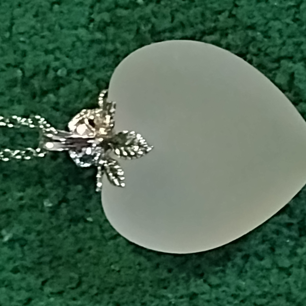Elegant Silver Heart Pendant Necklace - Picture 5 of 7